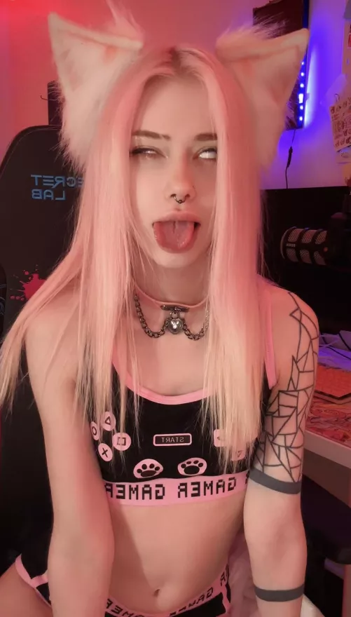 My eyes always roll back :3