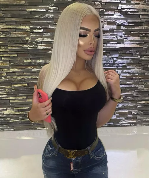 Perfect lips and tits