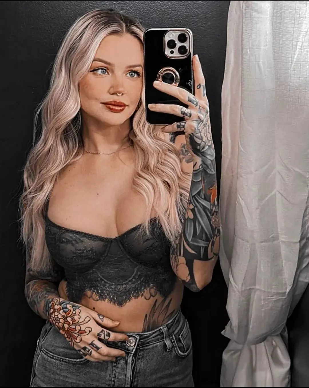 Tattooed baddie