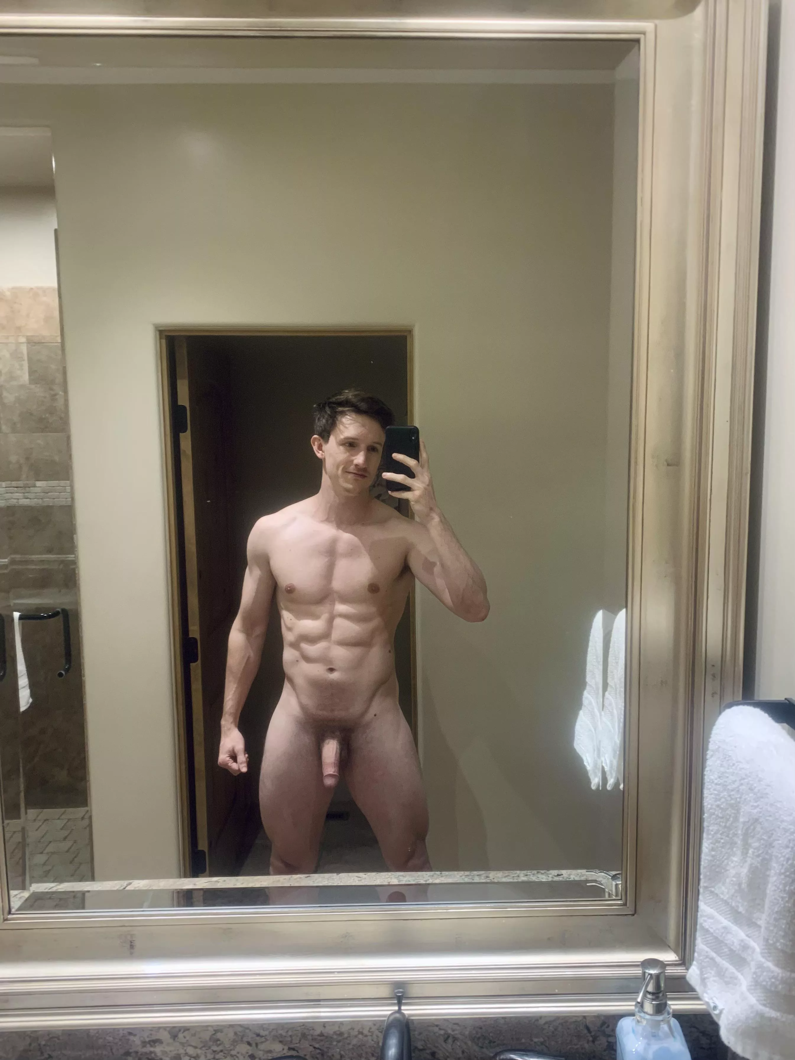 Thank you airbnb mirror for helping me look good