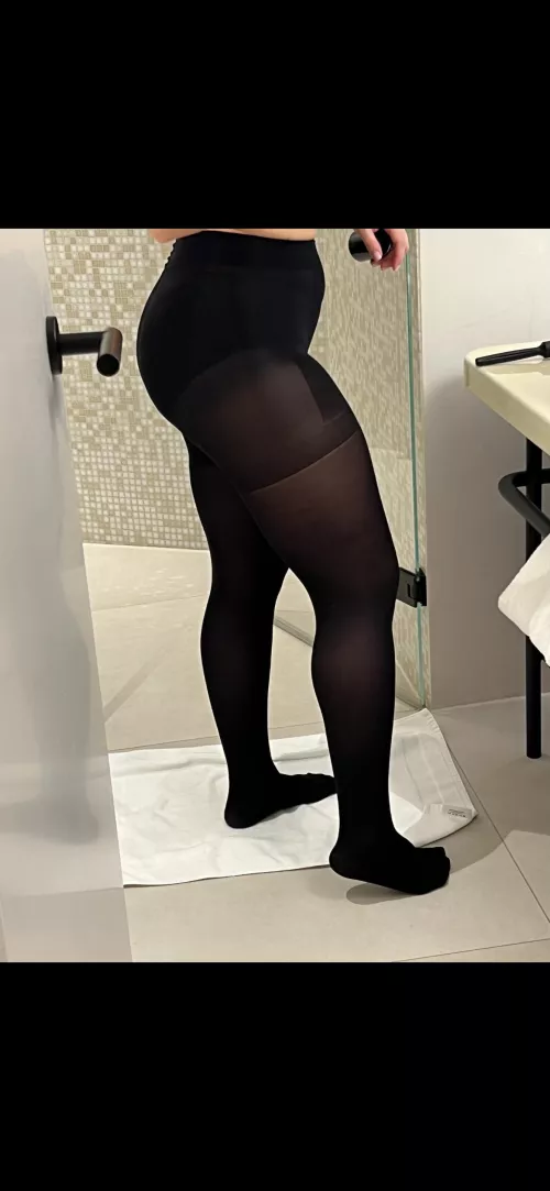 Thick thighs and tights 😈