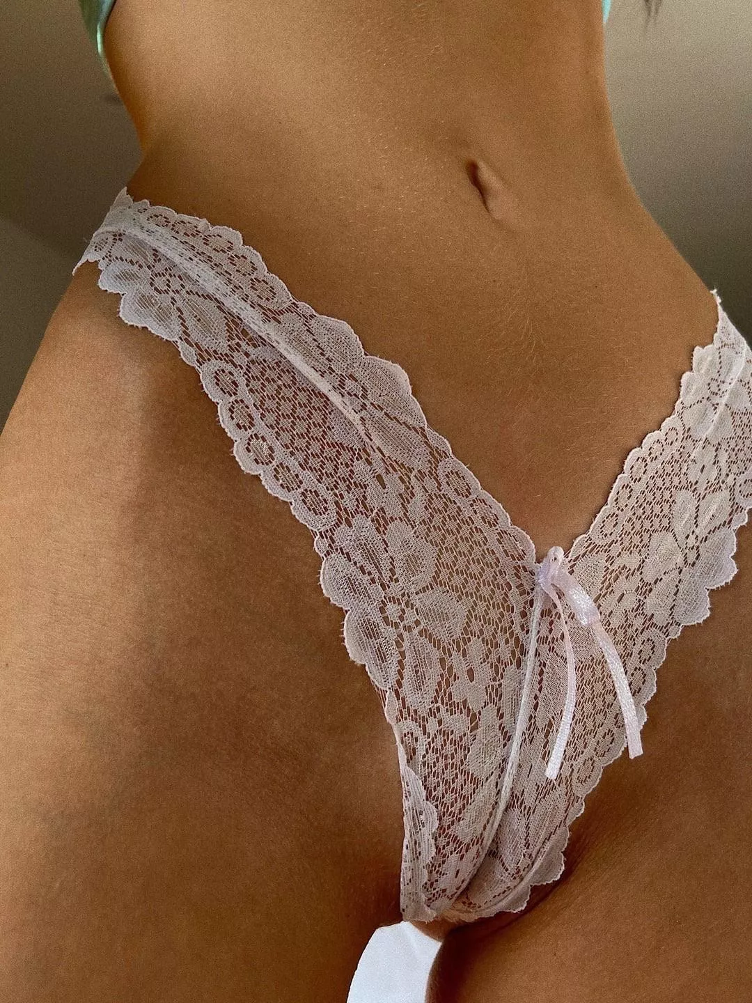 Today’s gap barely exists… just like my panty. 😍😘