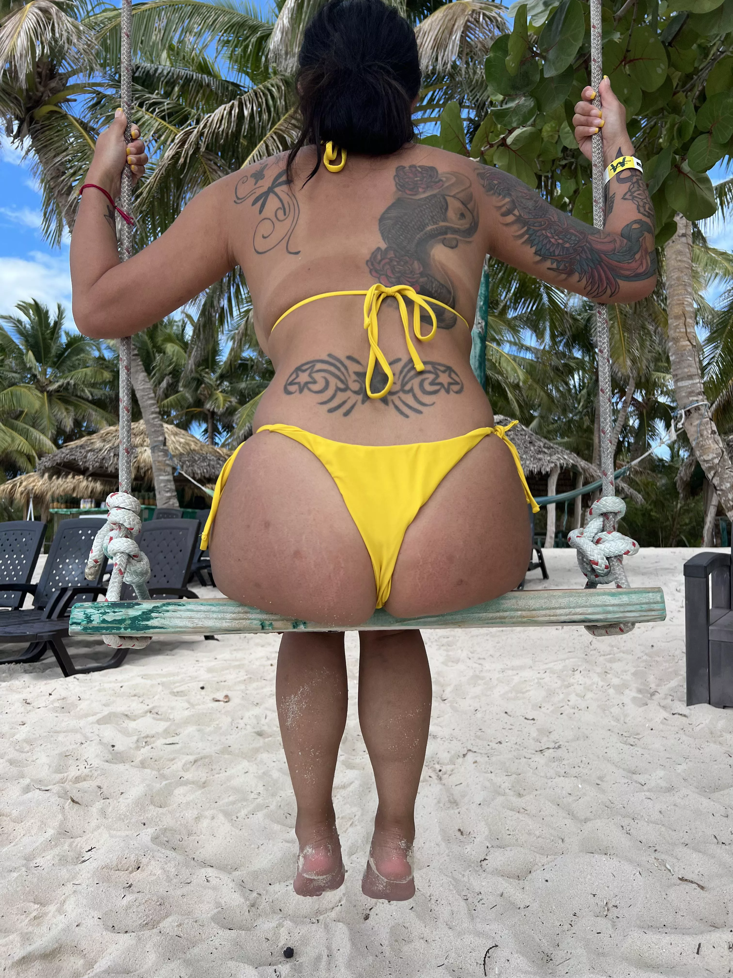 Vietnamese juicy booty in the Caribbean sun!