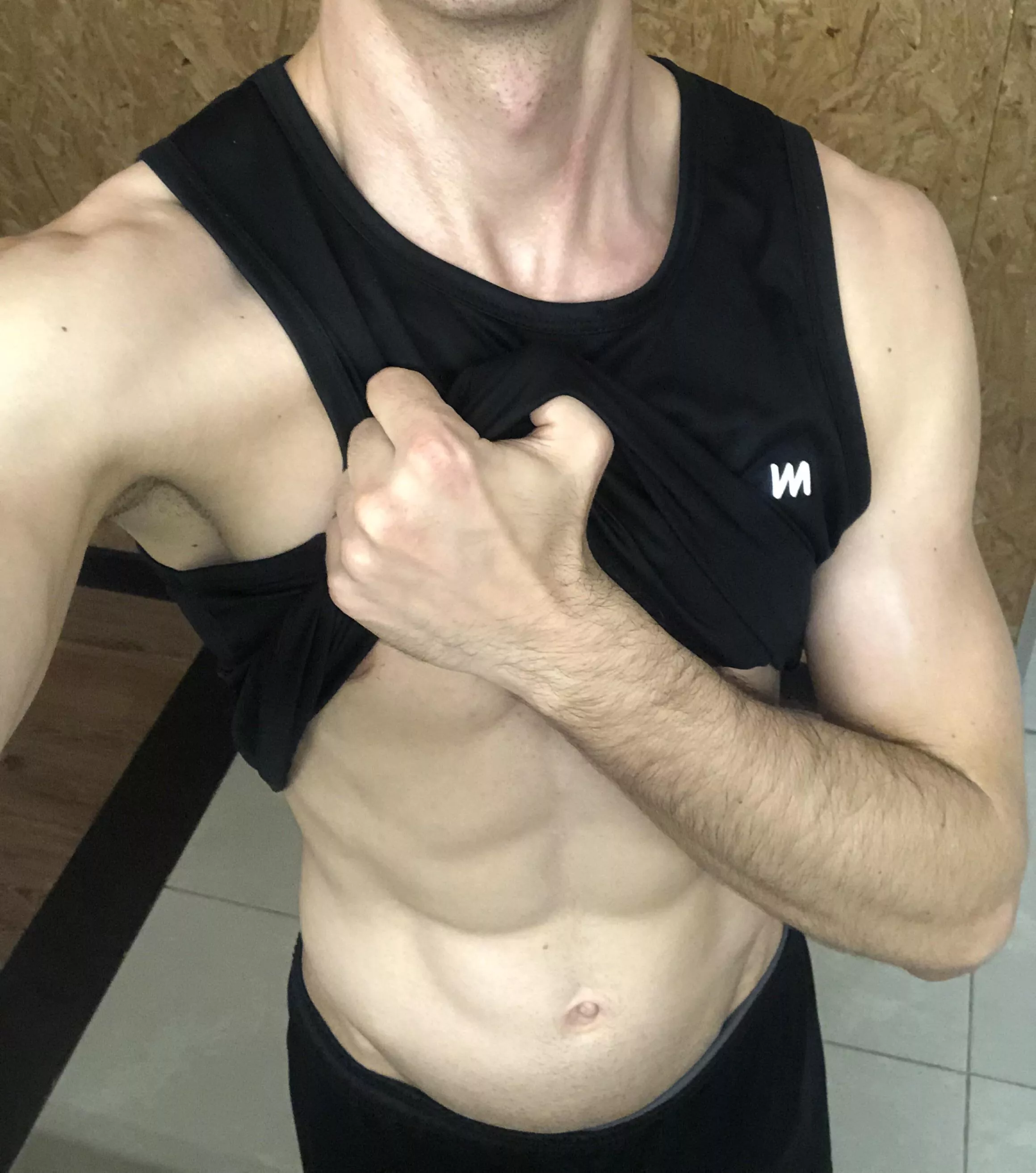 Wanna lick my abs ?