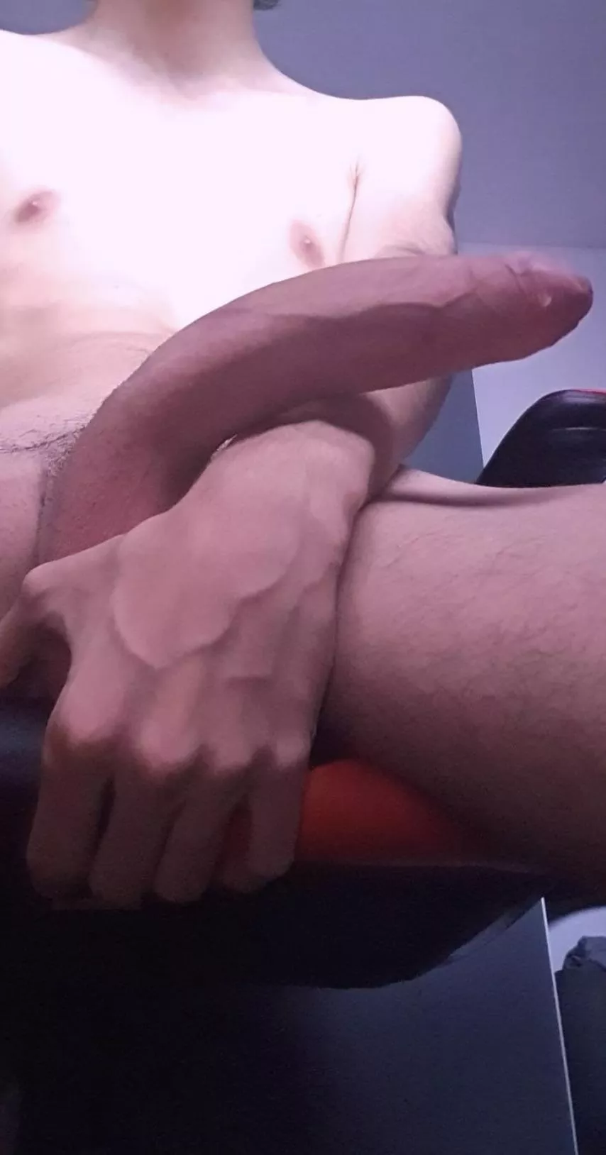 19 and hung like this 😳