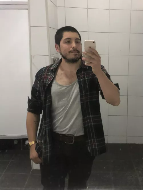 Are toilet selfies still a thing?