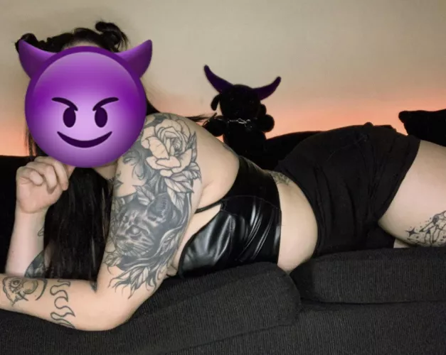 bad boys like you need rules. they need to be tamed, handcuffed and controlled by a master goddess like me 😈⛓📏