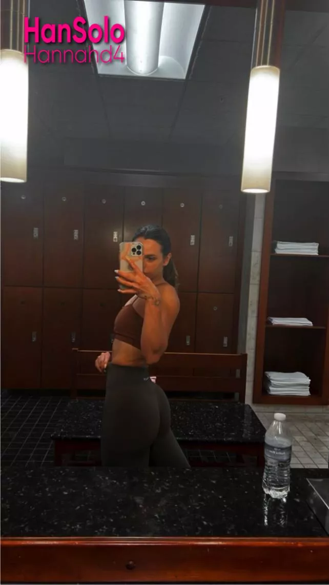 Come workout with me cutie I need a gym partner.