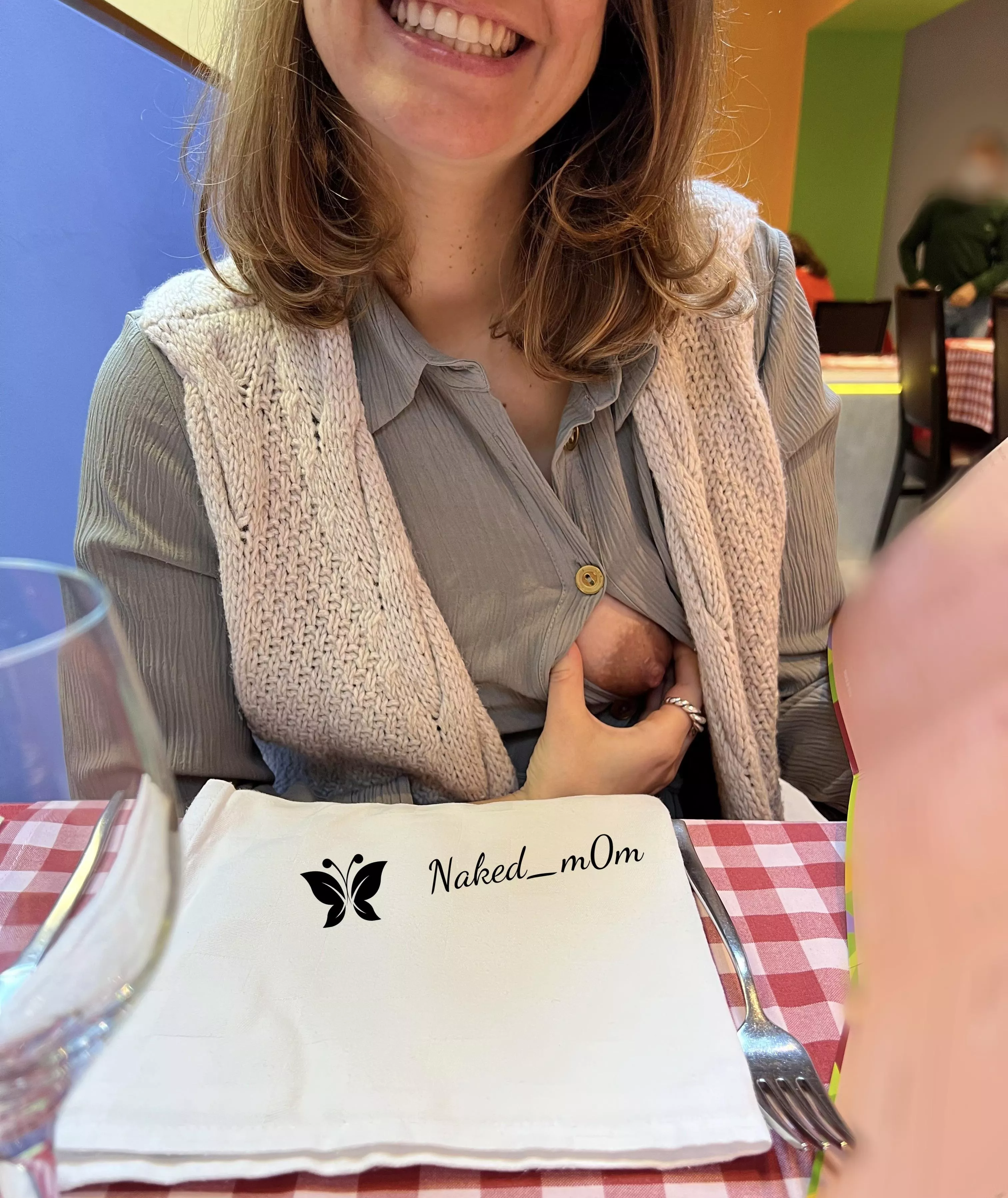 Flashing at a restaurant 🙈