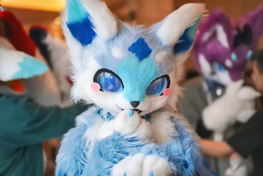 🐬🐬🐬! #FursuitEveryday by @VNight6 on Twitter