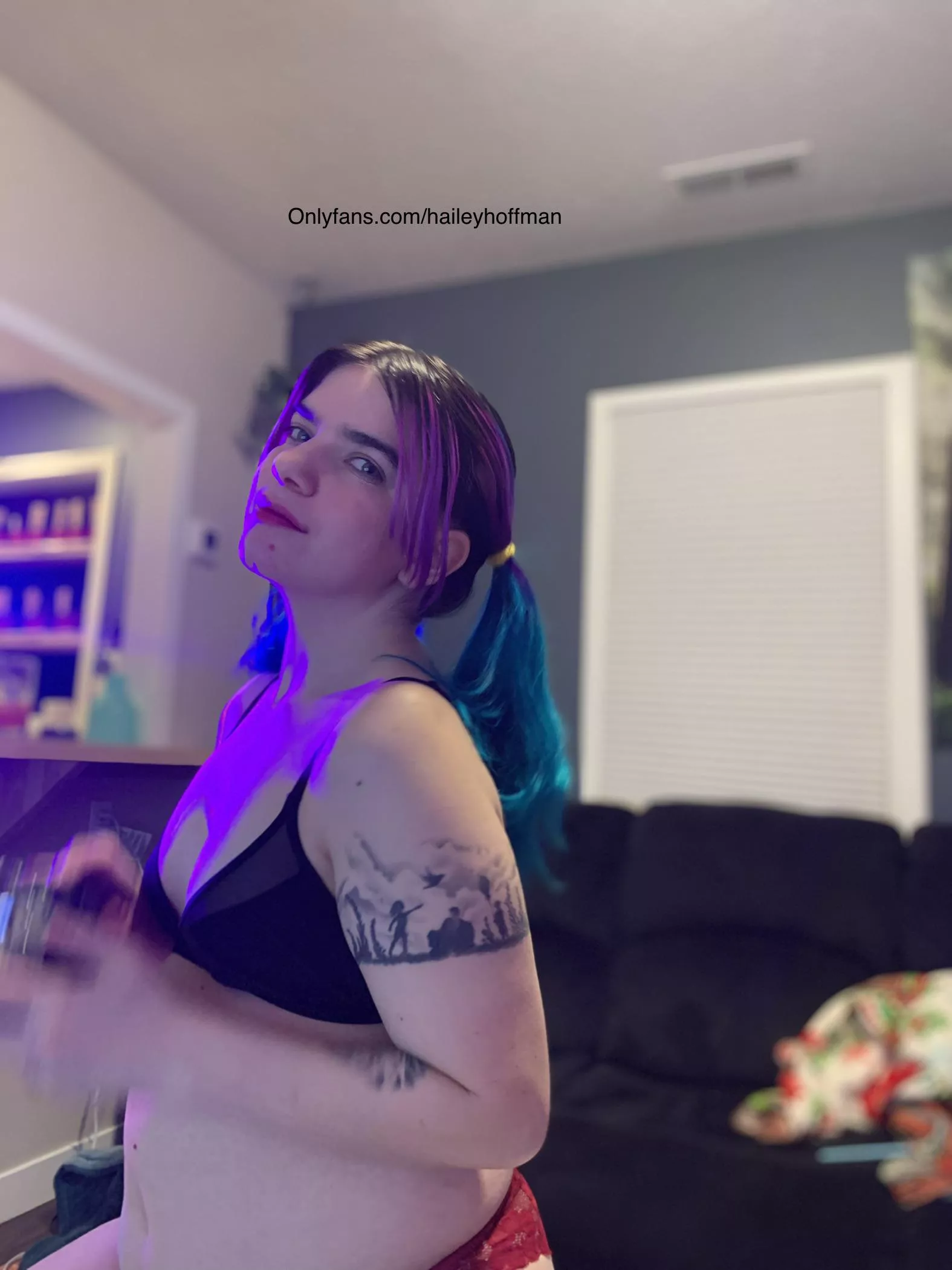 Got some vibes going playing Xbox.