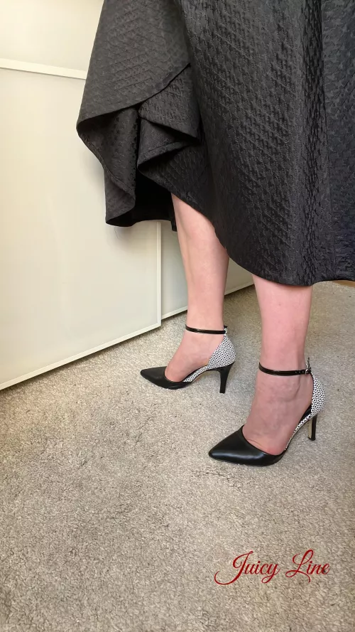 I like how my heels are matching my long skirt… OC
