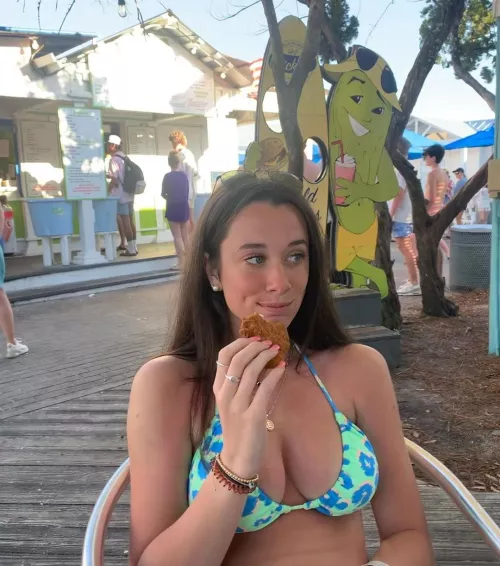 IUTR Eating a Cookie