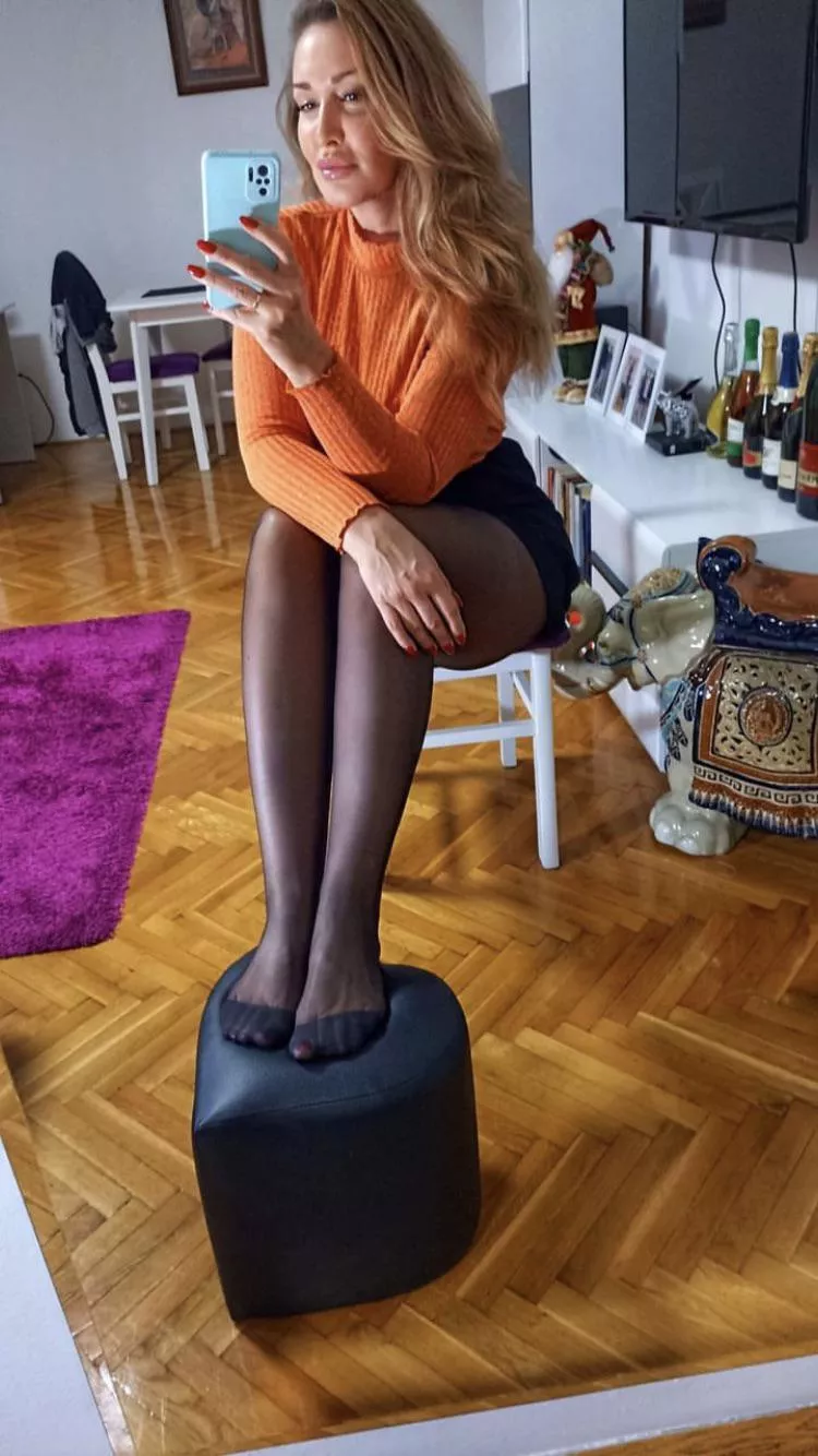 My turkish mother Loves to wear pantyhose and Nylons🥰😍