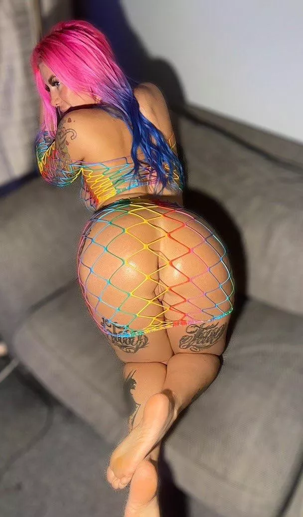 Rainbow bimbo at your service