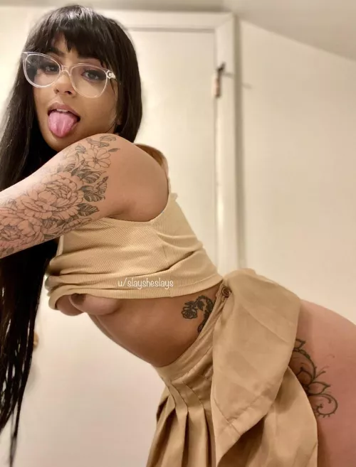 Tattoos + glasses = my fav combo. 😼