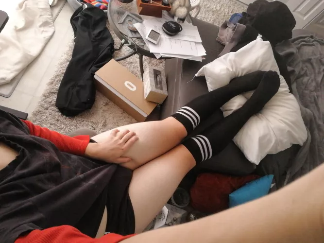 Thighs so smooth you'd swear they're Photoshopped 😜😜😜