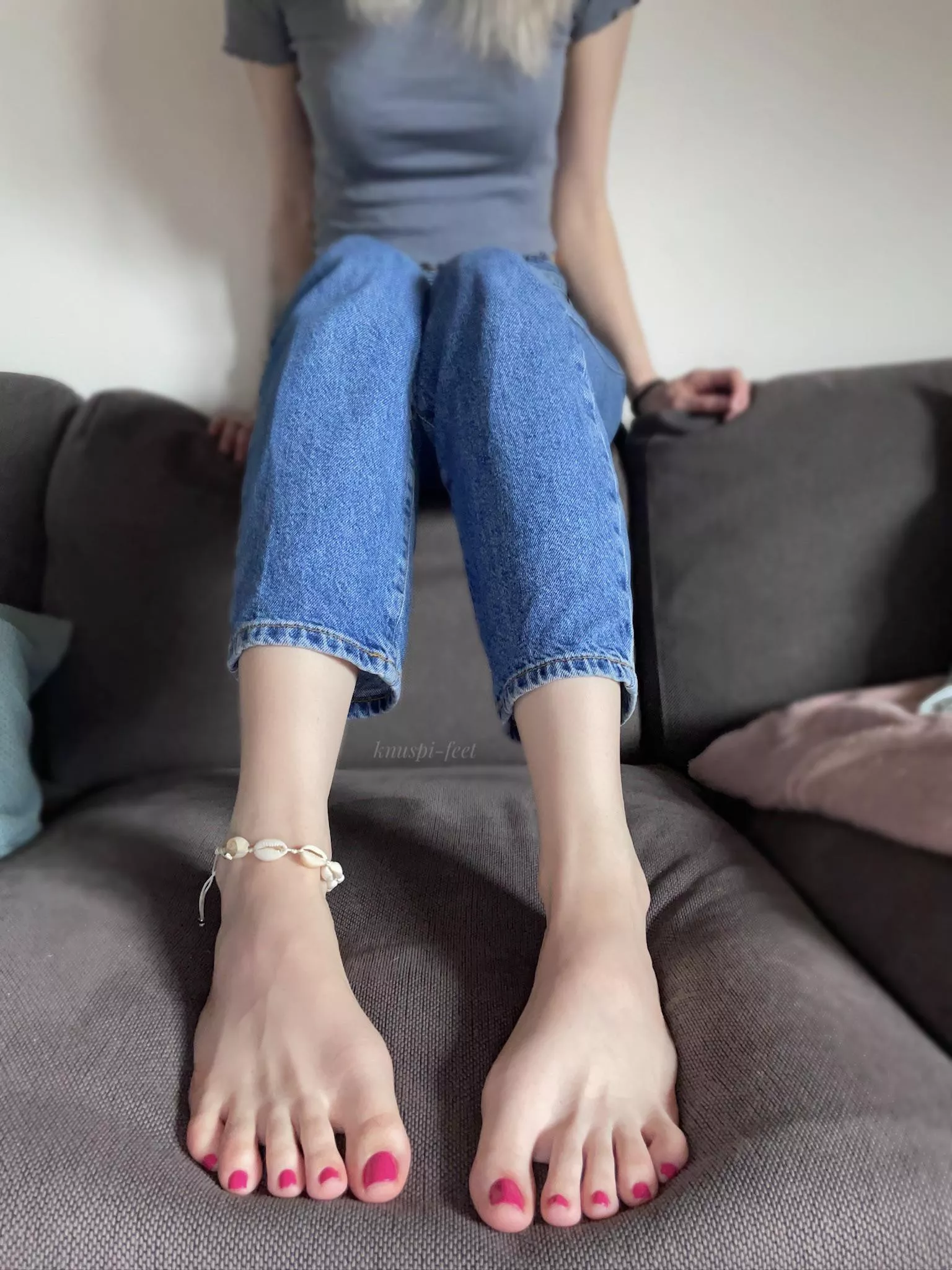 This pink makes them look so cute! Would you suck them? 🩷