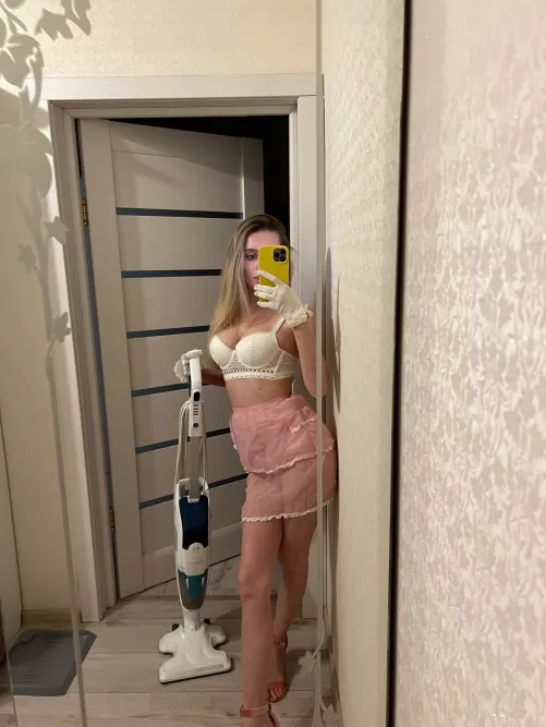 Today I'm a cleaning slut😈