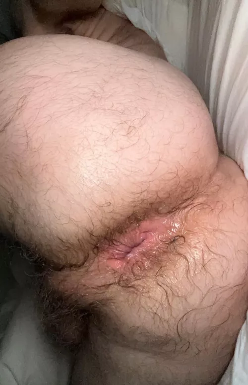 Who wants my hairy fucked hole ??