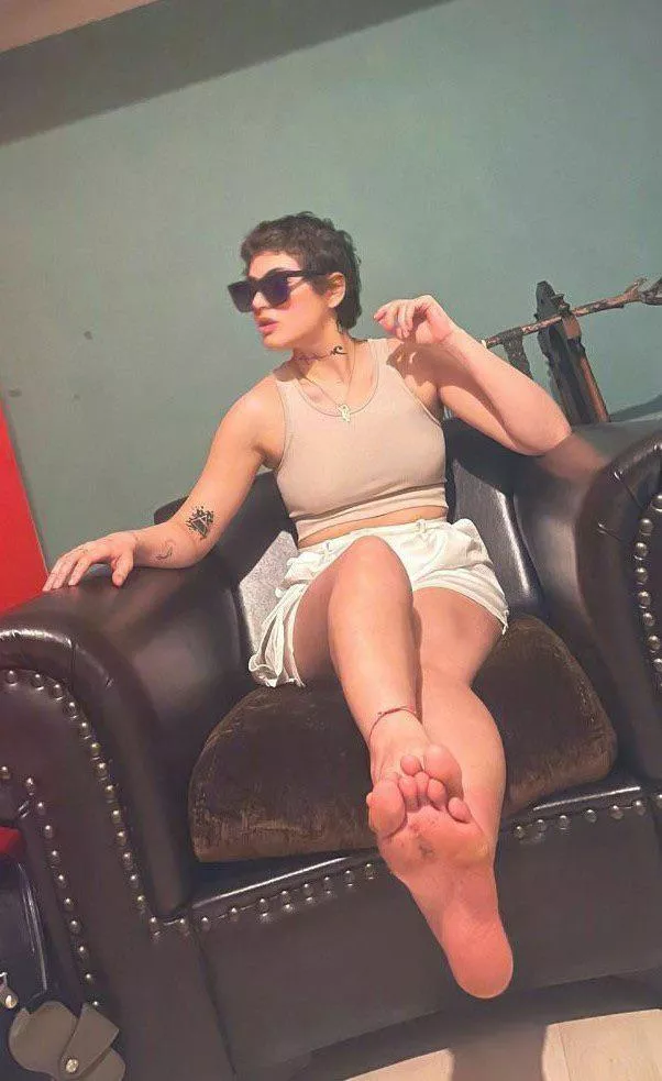 Would you clean my feet for me ?🤔