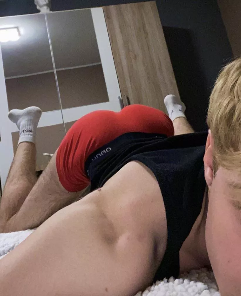 19 Curious i need help before im going to bed 😈