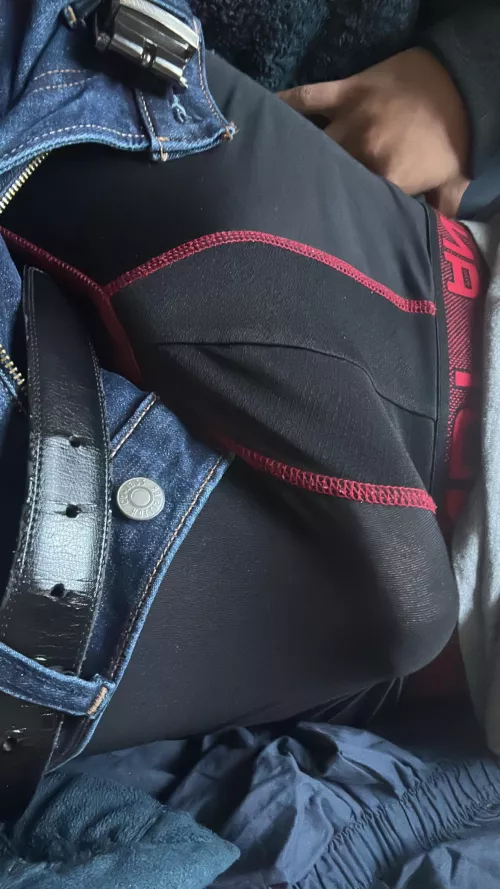 23M, Hispanic, 5’6, Fit, 7in looking for a TS/lady boy. I’m in Santa Barbara. Anyone near me?