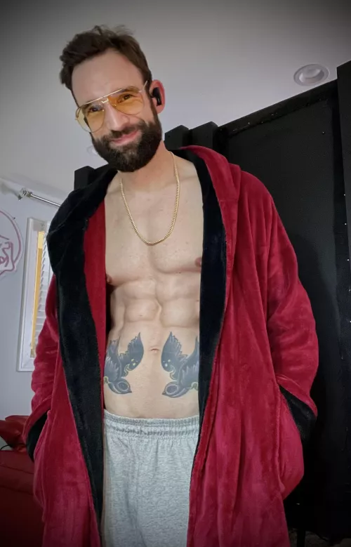 [40] Do you younger guys wear bathrobes? Or am I getting old lol