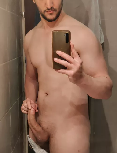 Any bros into curved thick cocks? (29)