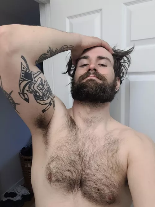 Can't wait to have my hair long enough to tie it and live the full beard/man bun fantasy 😂