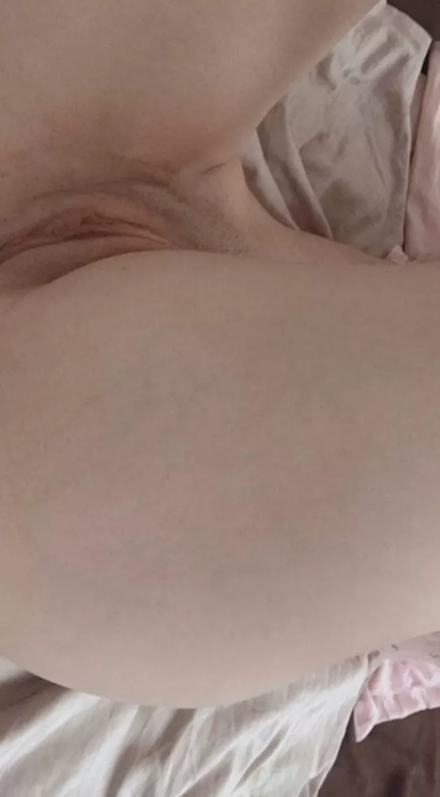 Cute by day but in the night im always ready to be your semen extractor