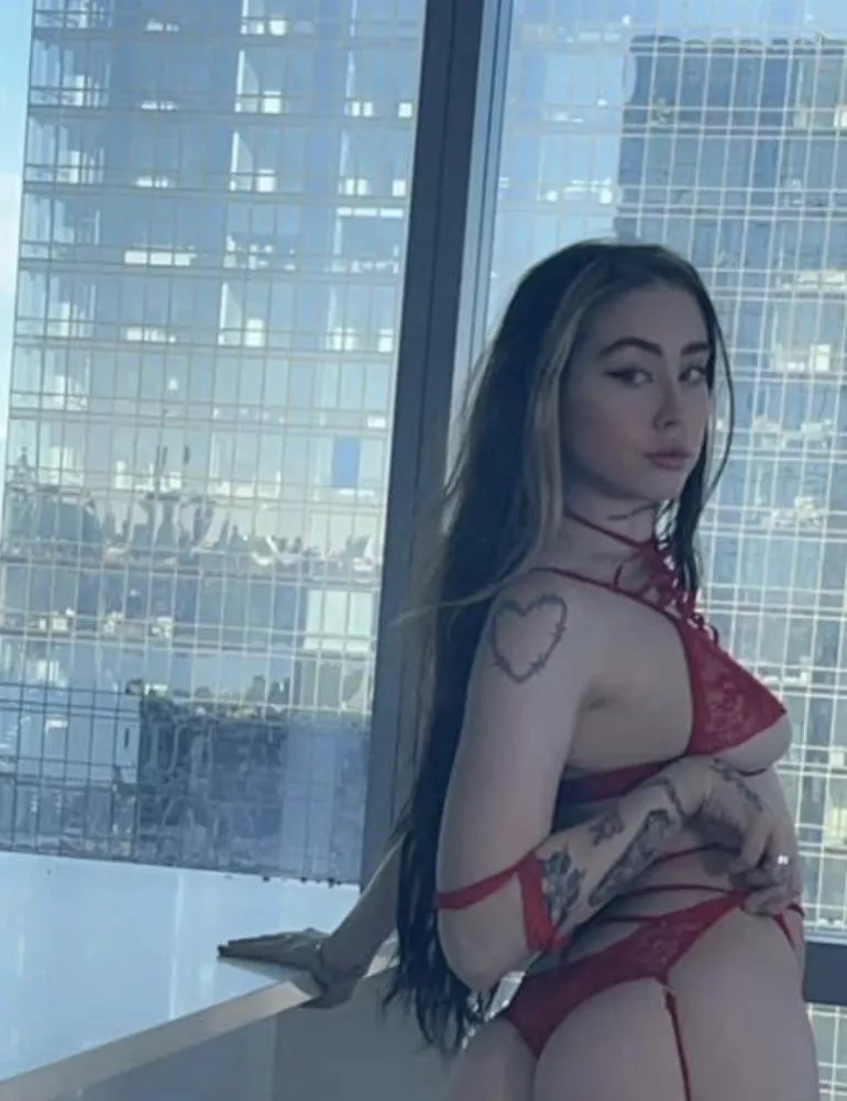 [Domme]Hey sissies are u ready to be pegged and dominated by me am willing to peg and dominate the hell out of em...