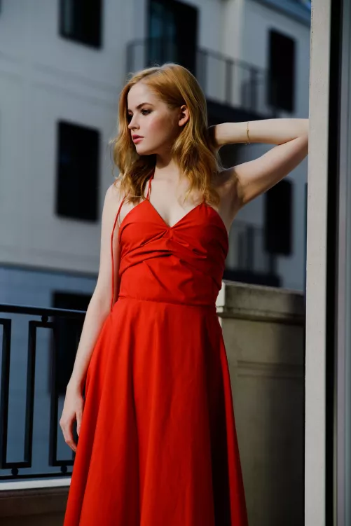 Ellie Bamber