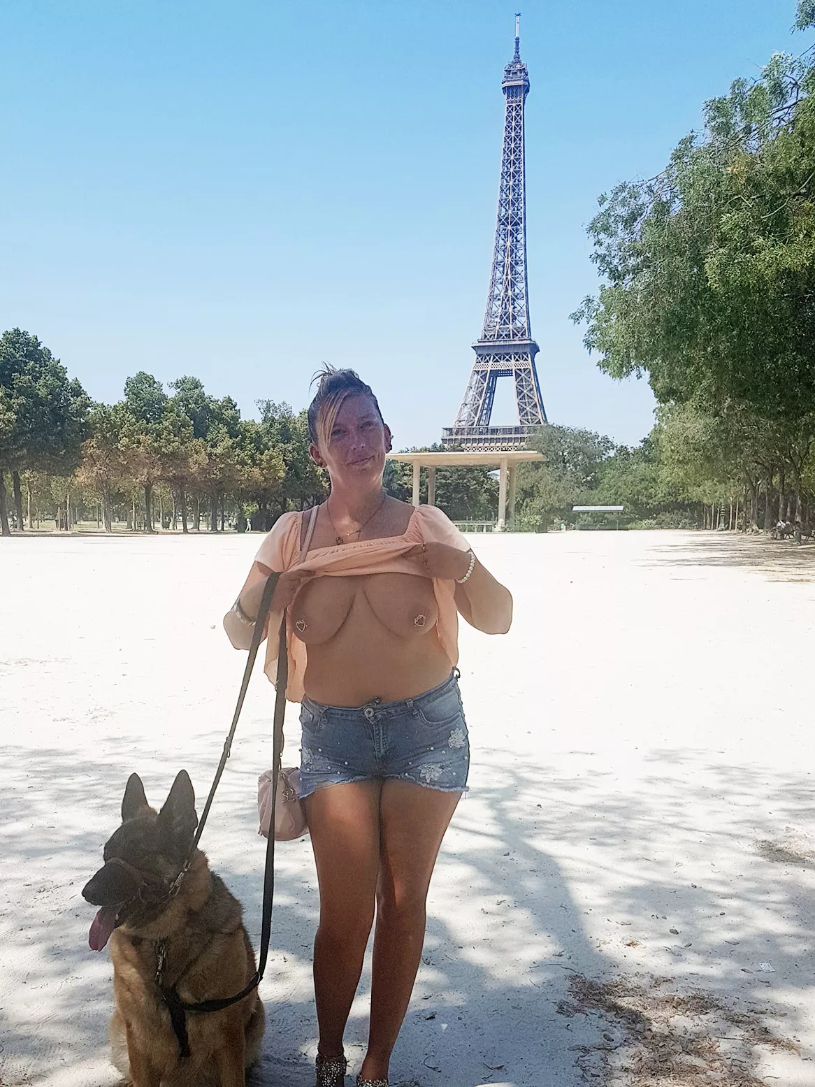 Flashing my tits in Paris. Well it had to be done!