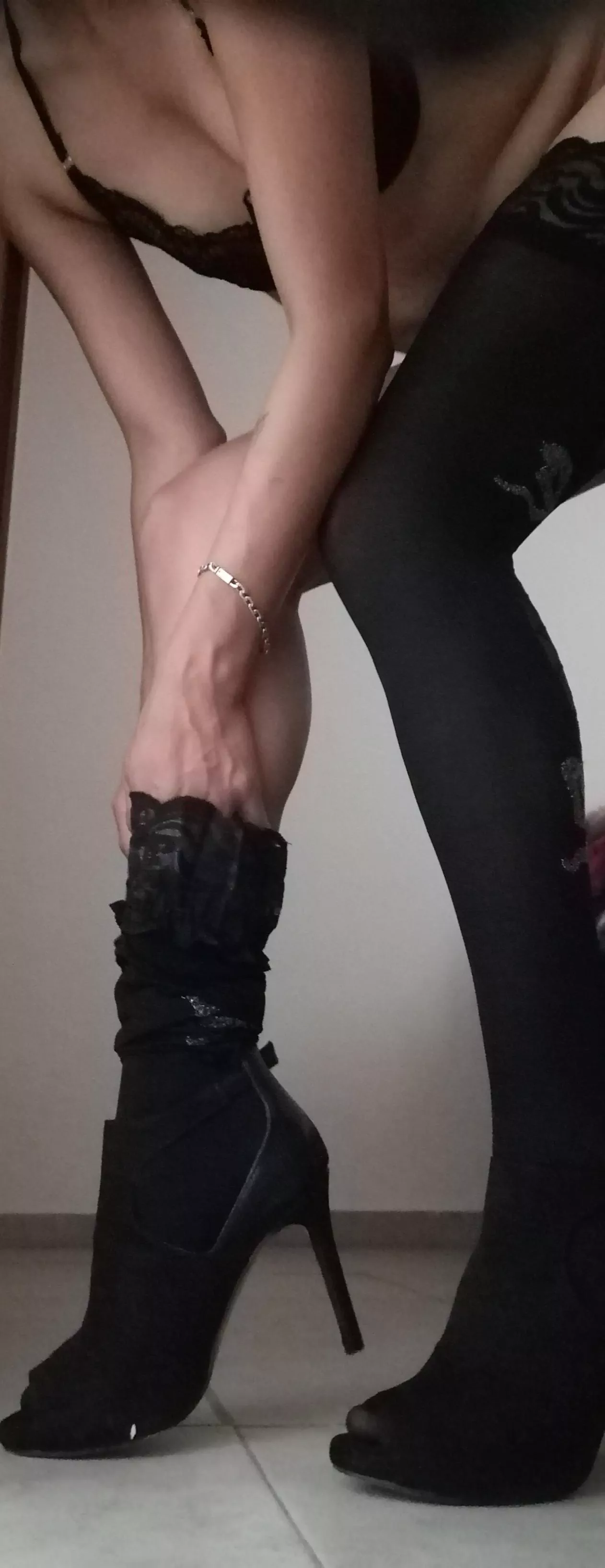 It's time to undress for you, what are you going to do to me...?