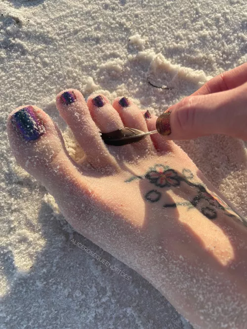 It’s toe tickling time 🙈