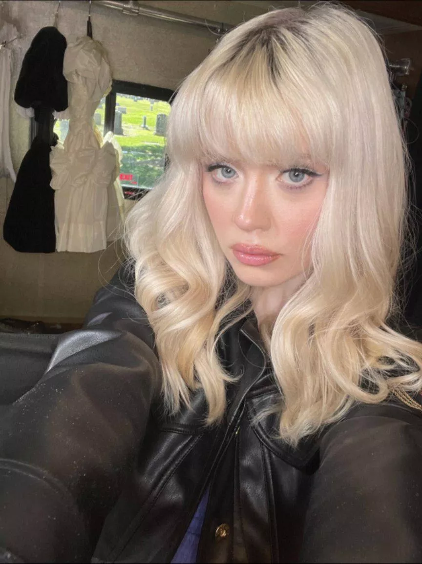 Maisie Peters is absolutely gorgeous