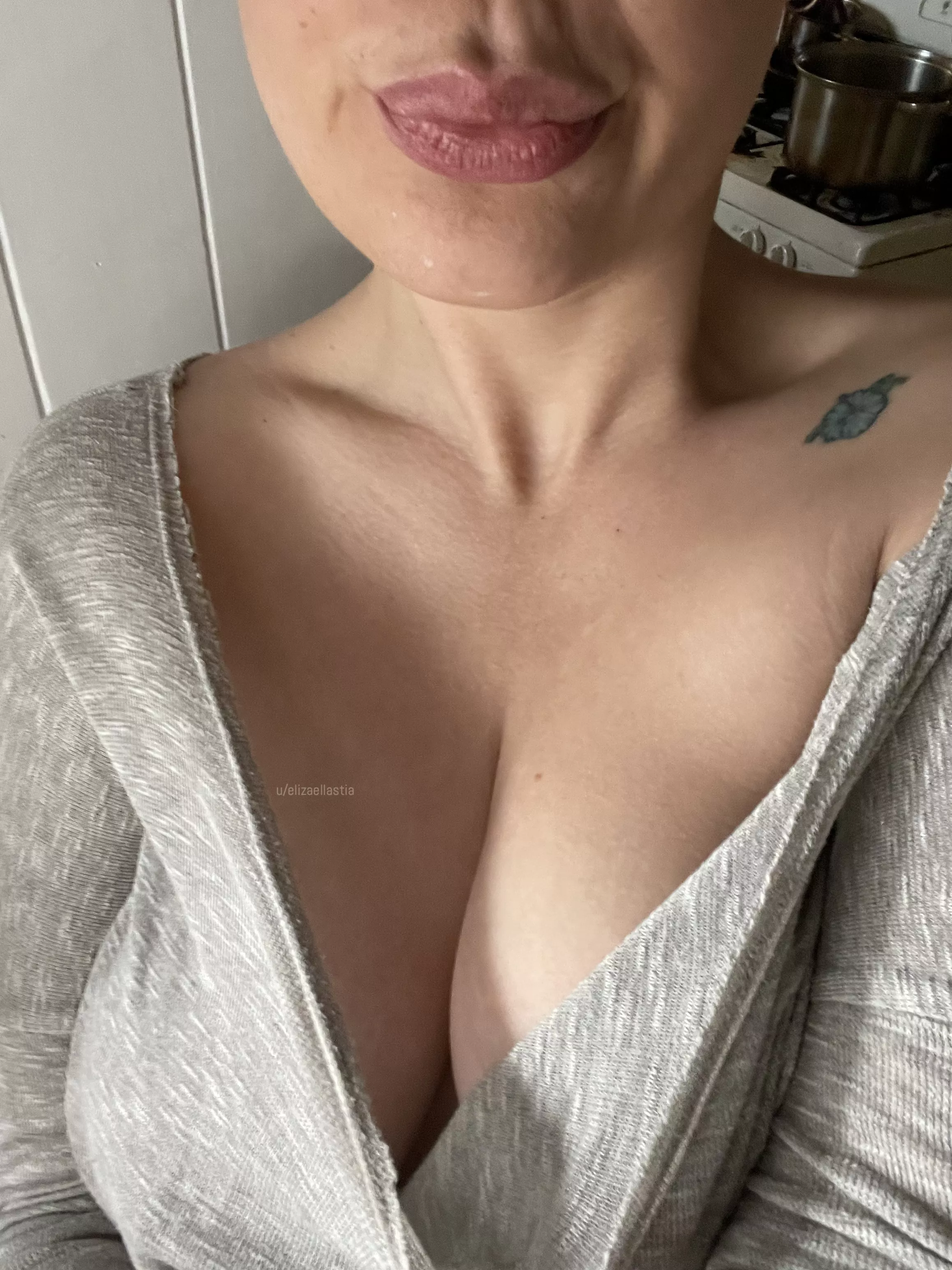 my guy best friend is so tall.... i wanted to see what I looked like from his POV so I asked him for a pic. I CAN'T BELIVE THIS IS WHAT HE SEES DAILY