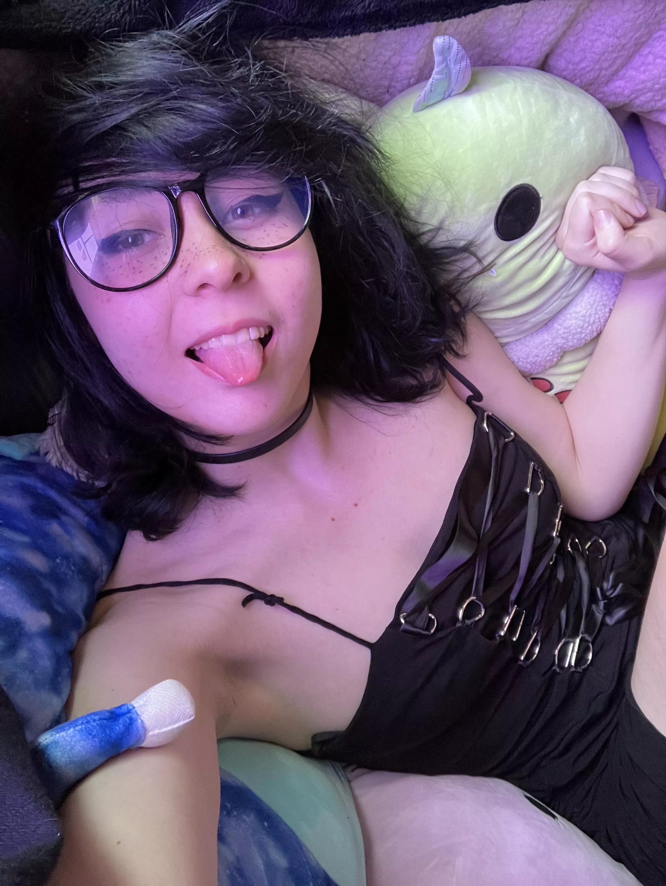 No my dress didn’t break and I just tied it together shush