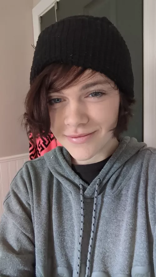 Non-binary femboy here, hi :)