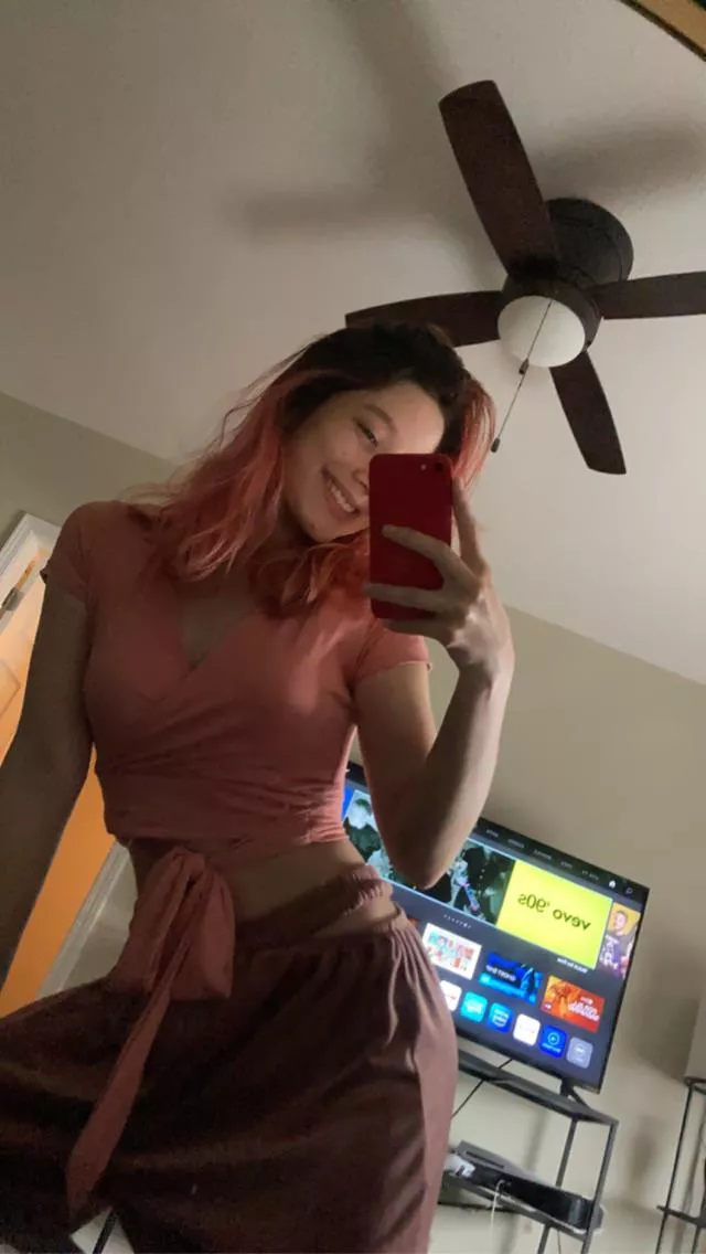 Pink haired cutie 🥰