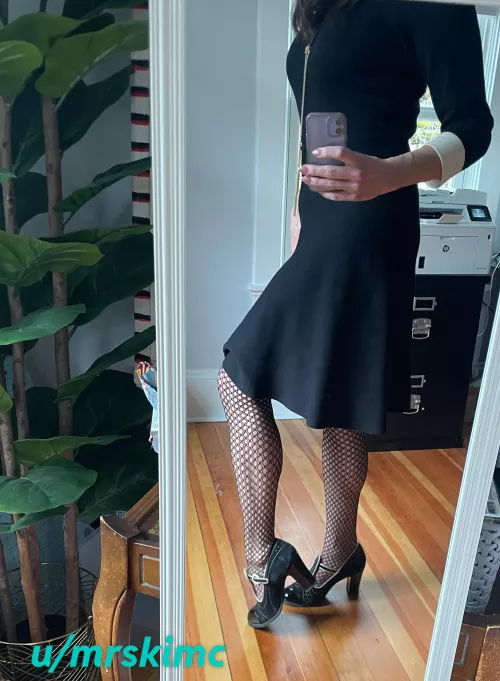 Status: classic MILF style for a lunch date 43f, cougar, hotwife, stepmom