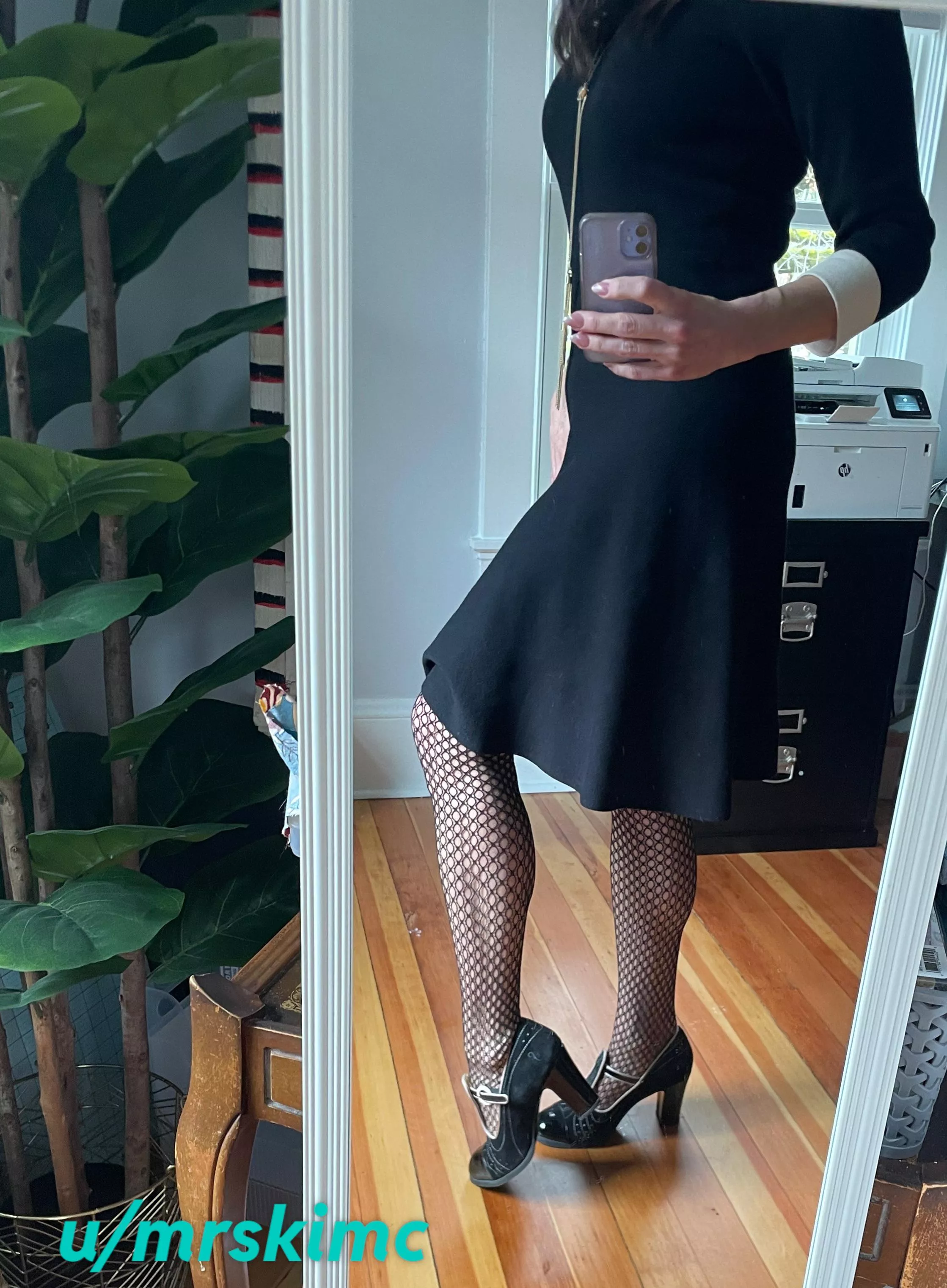 Status: classic MILF style for a lunch date 43f, cougar, hotwife, stepmom