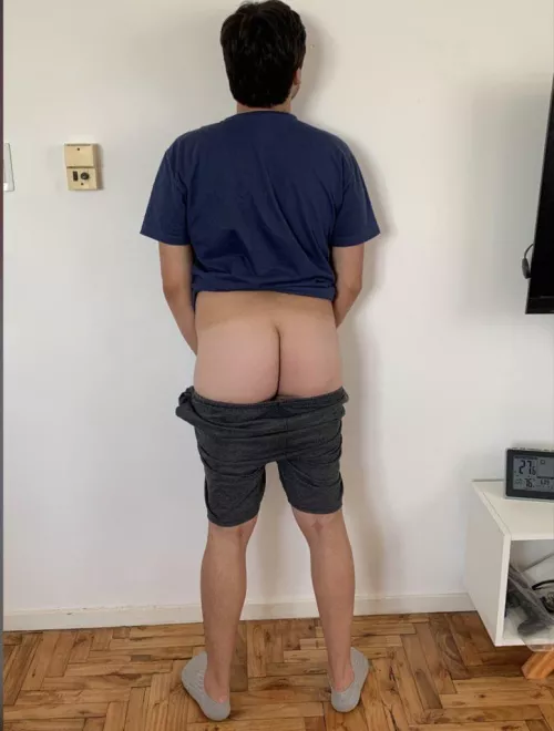 this cheeks need to be grabbed and spanked 🥵😈