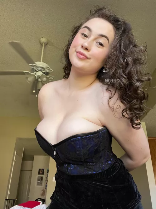 This corset is everyone’s favorite [F]