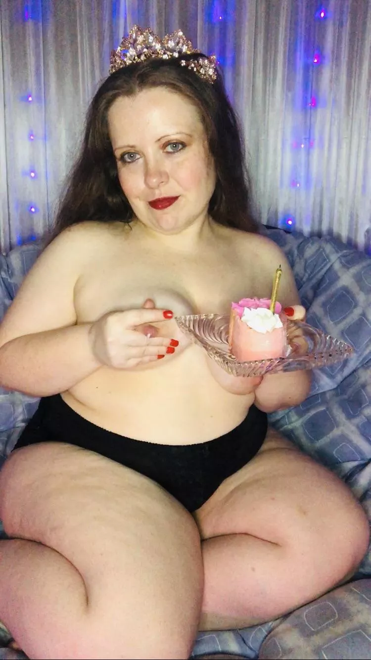 🎉Want to drink some milk while I eat my birthday cake 🎂