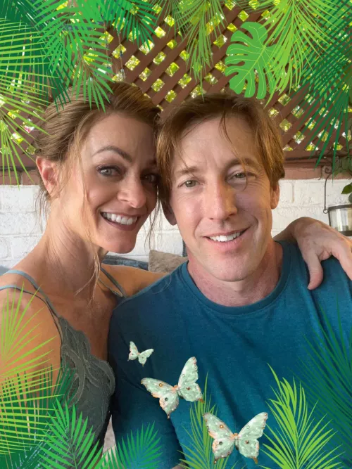 What a gorgeous day to play outside! 🌴☀️ Come join us on Chaturbate. Live now at http://peppermintdusty.live