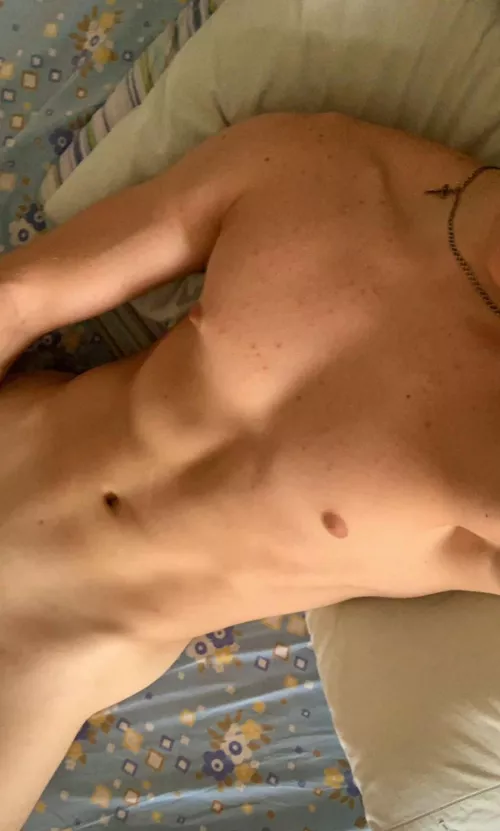 23 Anyone wanna hmu?