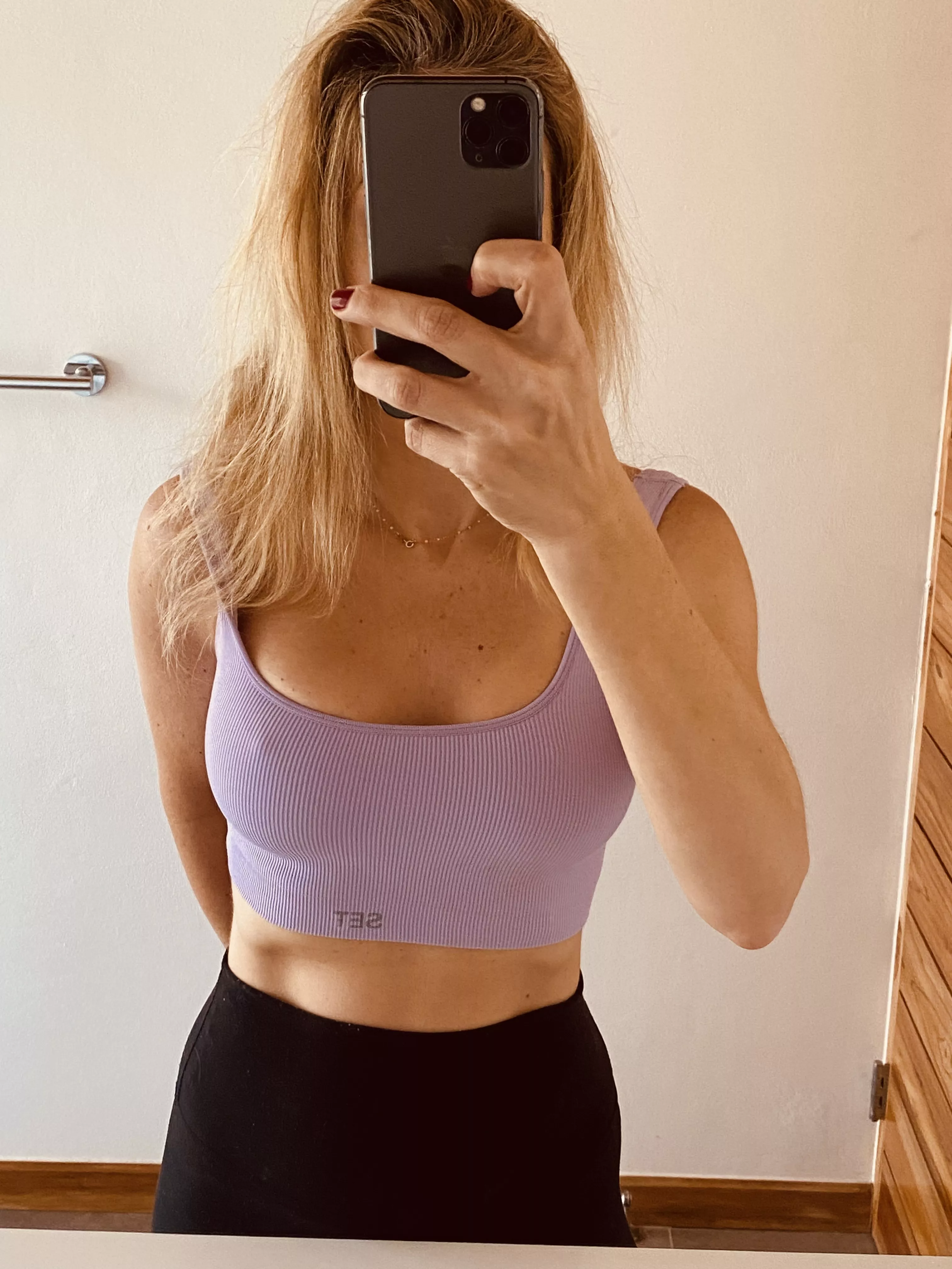 Anyone like 44 year old moms? 🫦