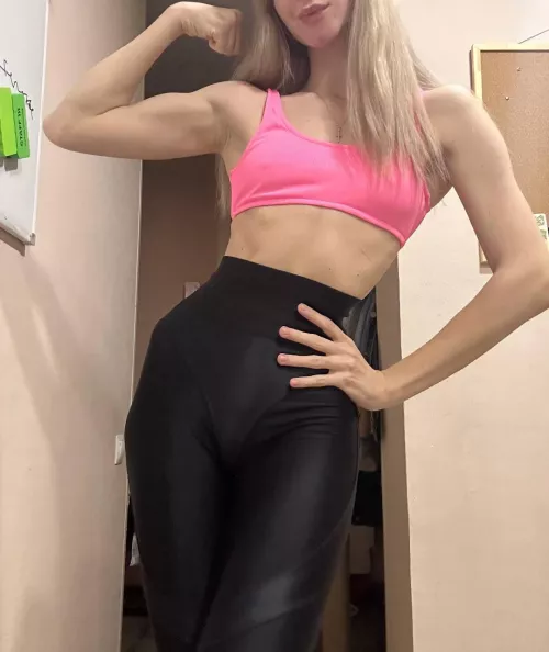 [domme] 🤍😈💪